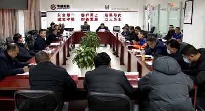 查俊深入企业现场办公解难题
