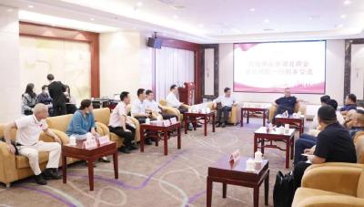 胡昊与佛山市湖北商会会长何乾一行座谈
