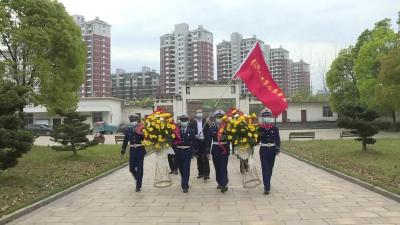 清明祭英烈 市退役军人事务局到烈士陵园悼英魂
