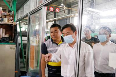 党员干部下基层｜胡昊赴龙坪镇现场为企业纾困解难