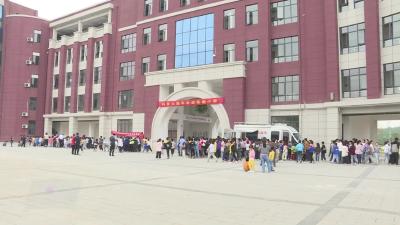 武穴：科普大篷车进校园 点亮学生科技梦