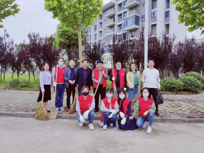 武穴市医保局：开展环境卫生清扫志愿服务活动