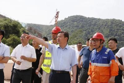胡昊“送服务”到一线 推进项目建设高速高效企业做大做强