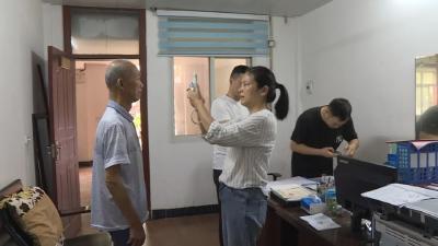 上门办理优待证 情暖退役军人心