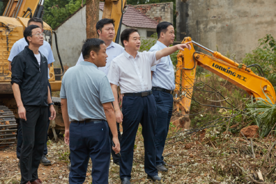 一线鼓干劲 现场解难题 胡昊调研指导合成革产业园项目征迁工作