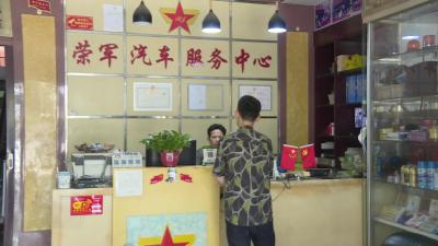 向万红：退伍不退色 身残志更坚