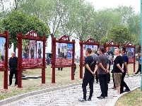 【图集】“襄阳楷模”群像“走”进粉水公园，快来打卡！