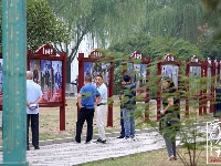 【图集】“襄阳楷模”群像“走”进粉水公园，快来打卡！