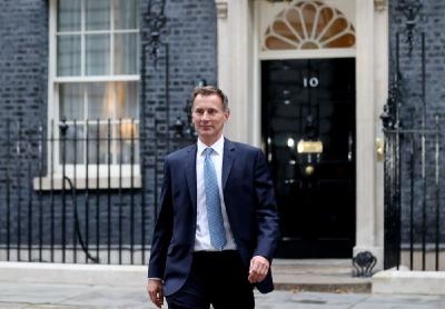 英国财政大臣被革职，前外交大臣接任