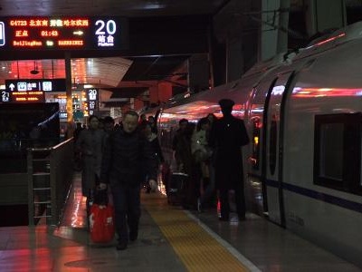 明起武汉开行至广州夜间高铁 到成都重庆火车票最俏