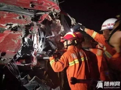 ①突发！广水一罐车撞断电线杆致大面积停电，还有人受伤②惊险！广水一农户家中煤气罐吐火，旁边被烧成废墟