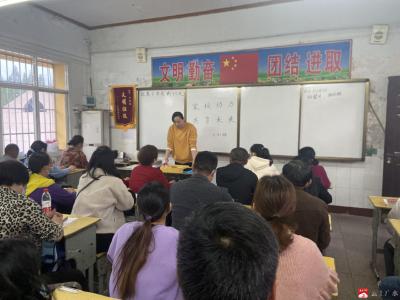 应办二小召开六年级学生家长会