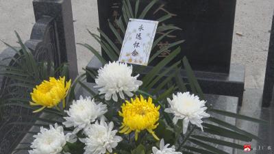 广水：一束鲜花祭故人   文明祭祀寄哀思