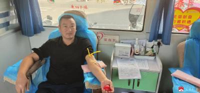 市實驗初中教職工積極參加無償獻血活動