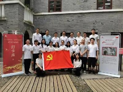 湖北智库文化战略研究院开展  “红歌传唱，精神传承”主题党日活动