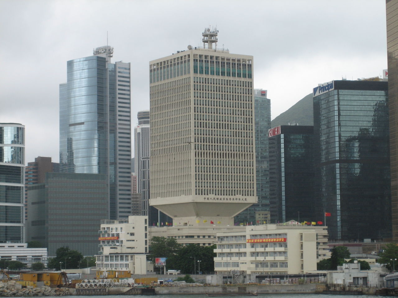 驻港部队反对军事用地划为商用