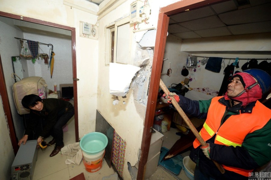 北京一地下室隔成270间群租房