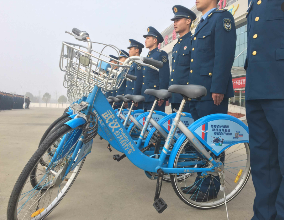 今天(12月30号)上午,驻鄂95903部队营区内的4个公共自行车站点正式