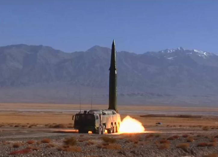 威力惊人改进型东风16导弹壮观发射