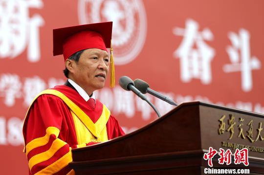 图为西安交大校长王树国致辞.图为大会现场.