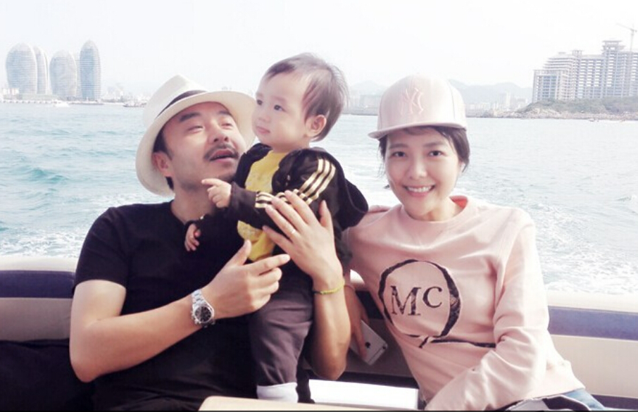 一家三口温馨为汪涵庆生,小沐沐萌萌哒!_长江云