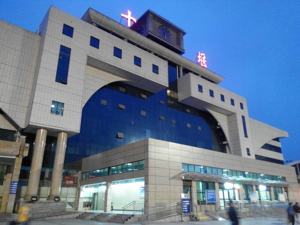 5月26日10时,十堰车务段管内位于白浪中路的白浪火车站大型新货场,72