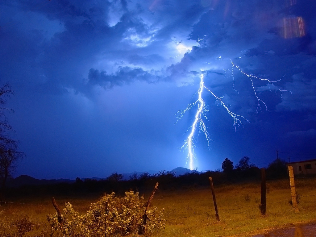 昨晨武汉每12秒一次闪电 今年来最强的雷电活动