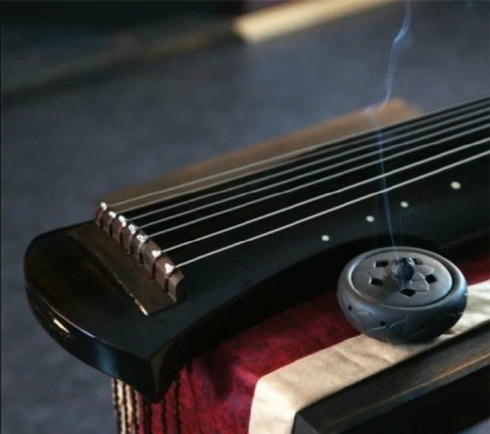 四大名琴:号钟,绕梁,绿绮,焦尾