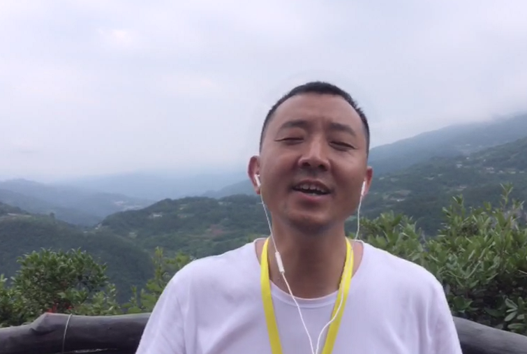 巴东县委书记陈行甲网络直播首秀为长江云粉丝献唱巴东之恋