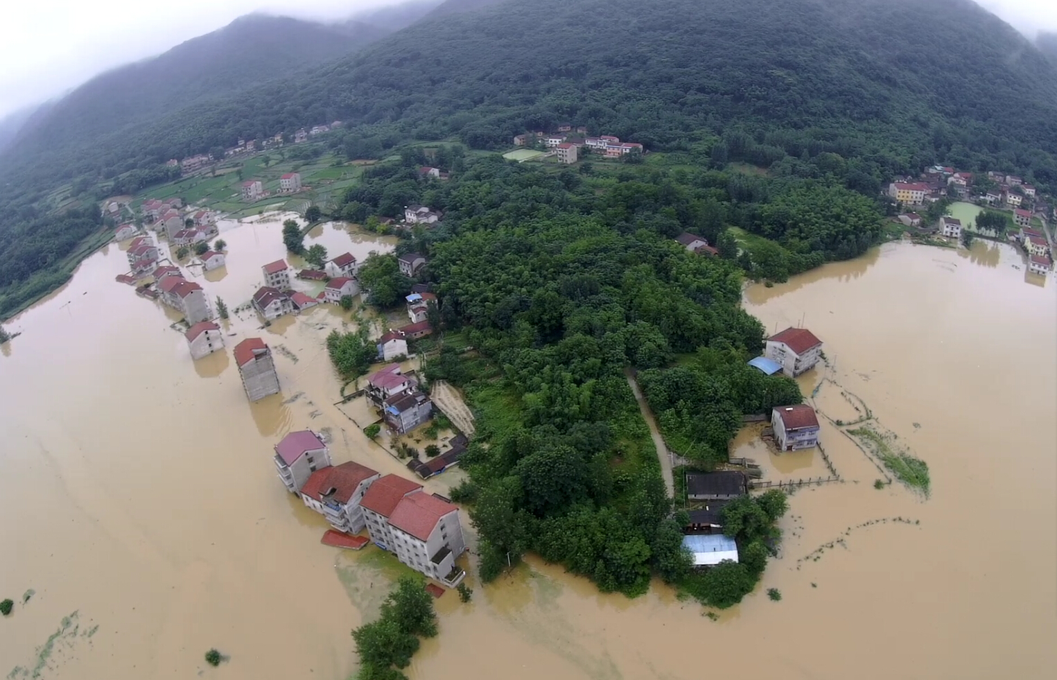 鏖战13小时营救疏散村民千余人_长江云 - 湖北网络广播电视台官方网站