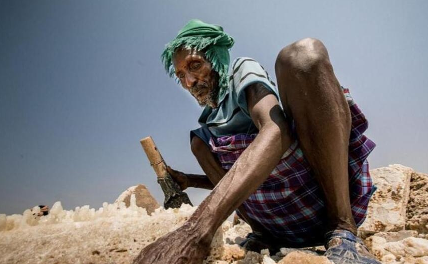 世界最艰苦工作:在"地狱之门"挖盐