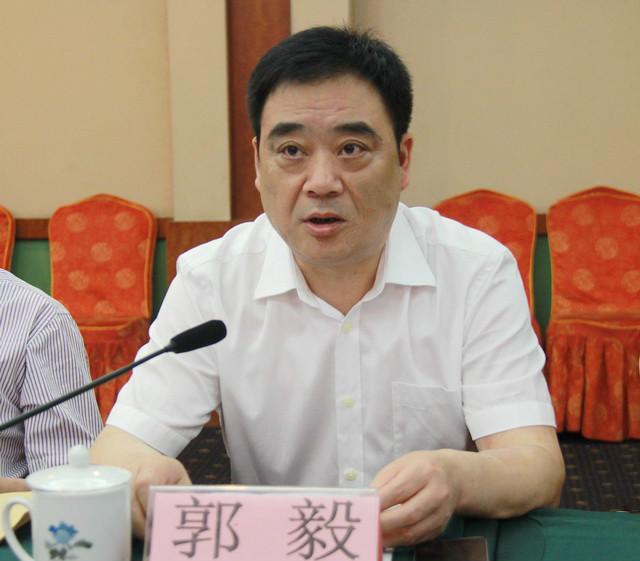 襄阳市工商局局长郭毅出席并致欢迎辞.