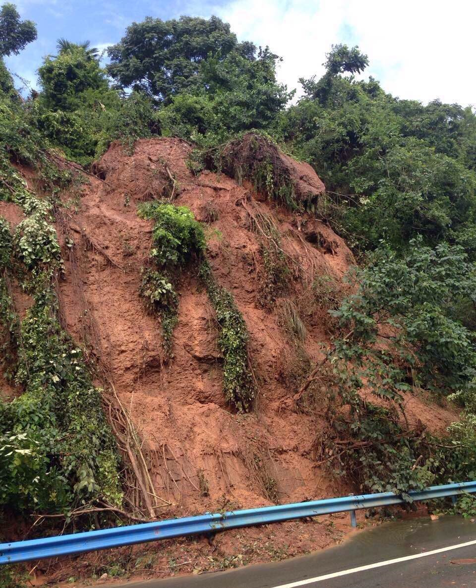 大雨致三峡高速有山体滑坡迹象高警宜昌民警赴现场紧急处理