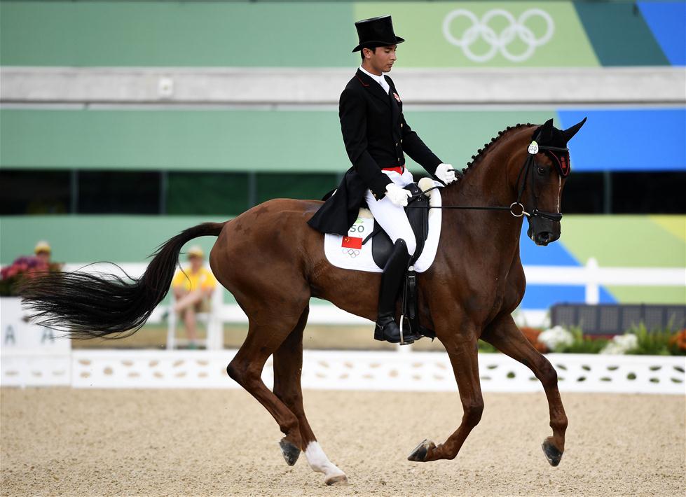 中国骑手华天出战马术盛装舞步