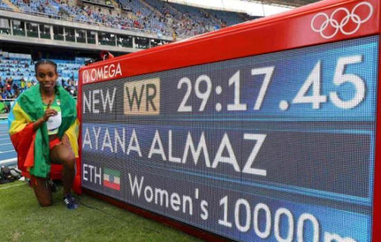 成绩获得金牌,并打破1993年中国选手王军霞创造的女子10000米世界纪录