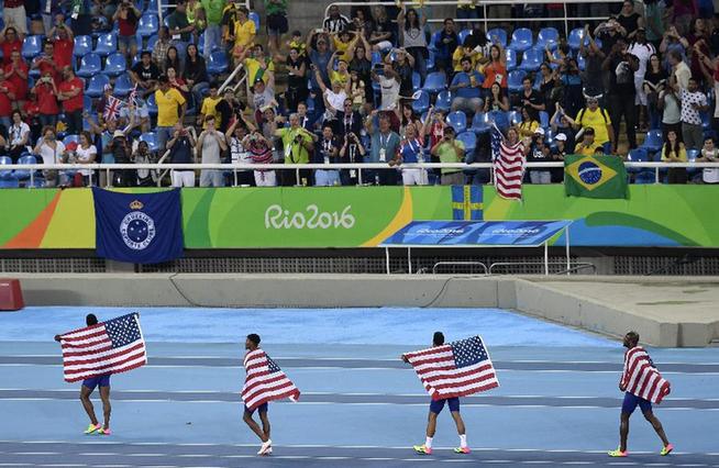 当日,在2016年里约奥运会田径男子4x400米接力决赛中,美国队以2 557