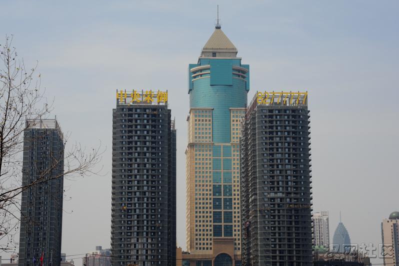 武汉江汉区平安大厦地铁施工挖断电缆致停电两天