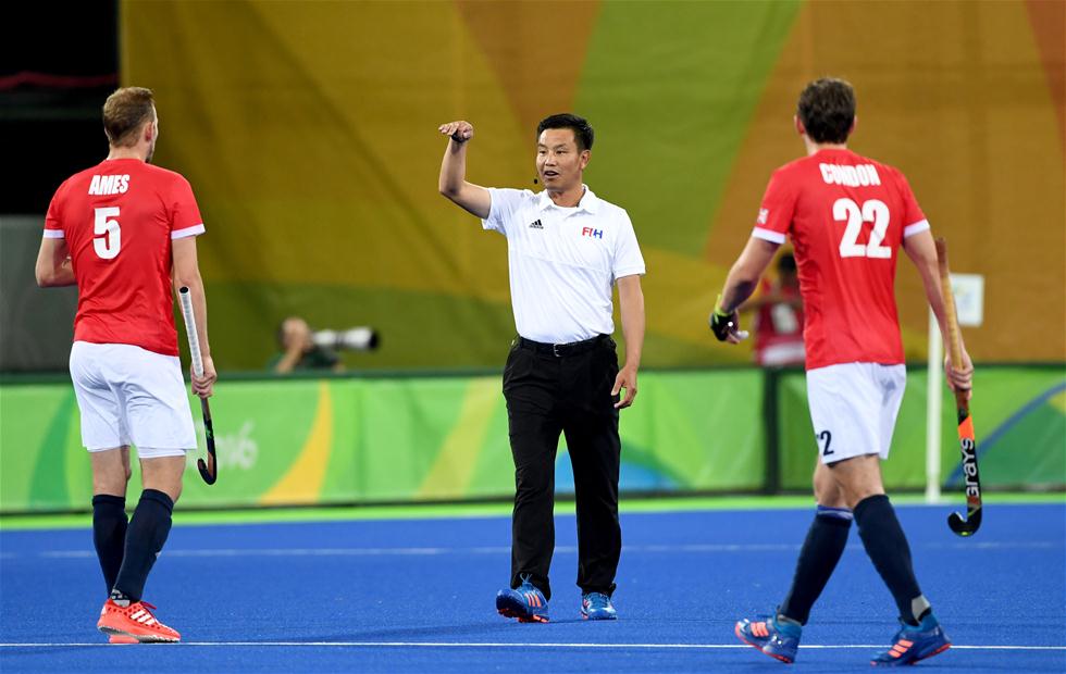 中国首位执法奥运曲棍球比赛的男裁判亮相