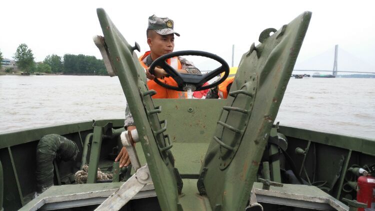 揭秘| 舟桥兵的江上训练是一种什么体验?