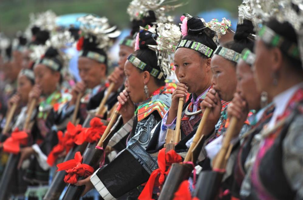 水族群众喜庆"世上最长节日"端节