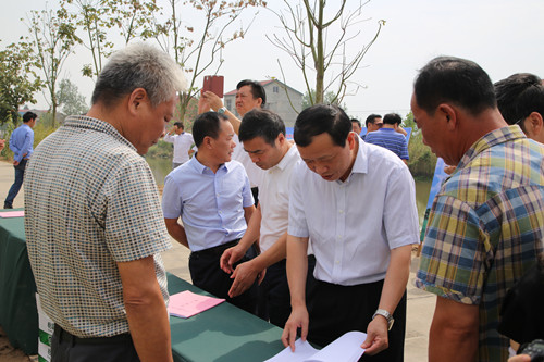 参观星兴湖水产养殖专业合作社抗灾复产现场李胜强最后对渔业灾后复产