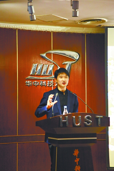 本周,刘超回到母校华中科技大学参加校友论坛