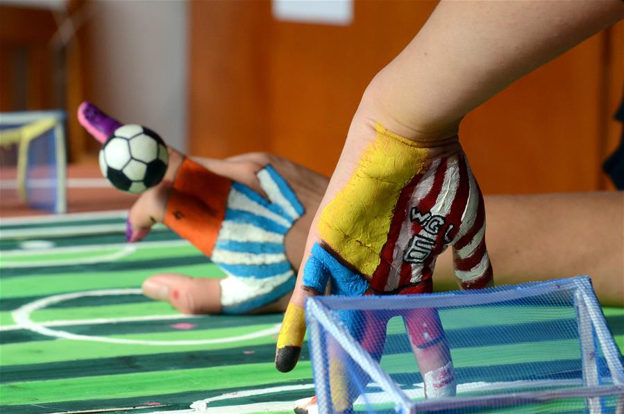 山东聊城大学有趣的手指足球赛