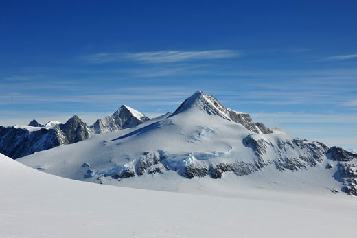 中国地质大学登山队挑战地球九极 将攀登南极文森峰