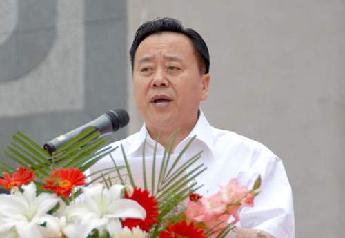 两名红通人员获刑亿元股长李华波被判无期