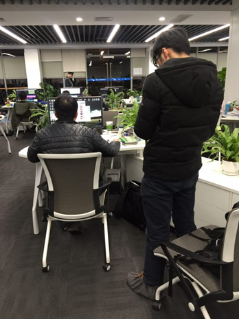 你的背影,最是动人!