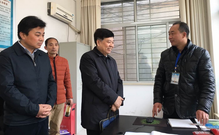 董新发强调强化基层基础及时就地解决群众合法合理诉求