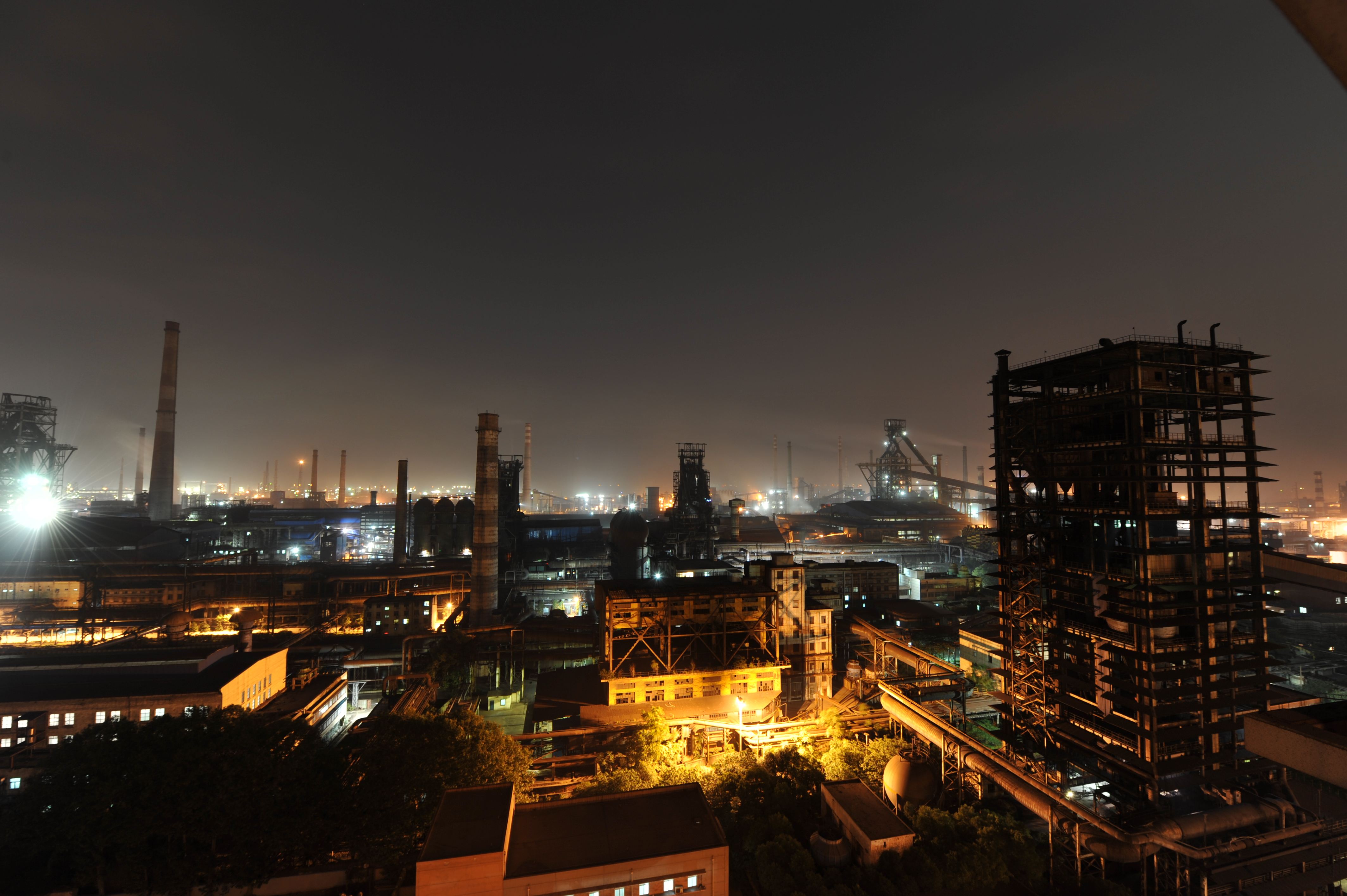 武钢有限公司挂牌成立青山成宝钢四大基地之一