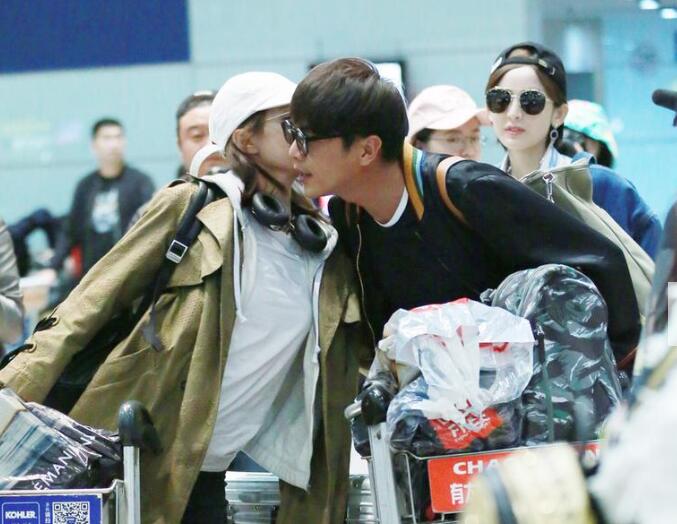 花少天团回京养眼 井柏然和古力娜扎拥抱