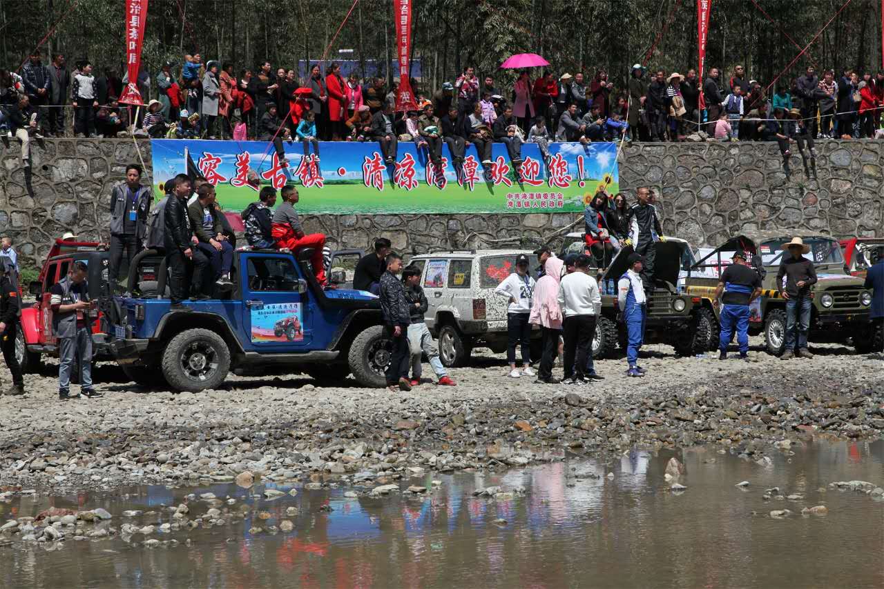 马帮越野车队湾潭河道演绎"速度与激情"